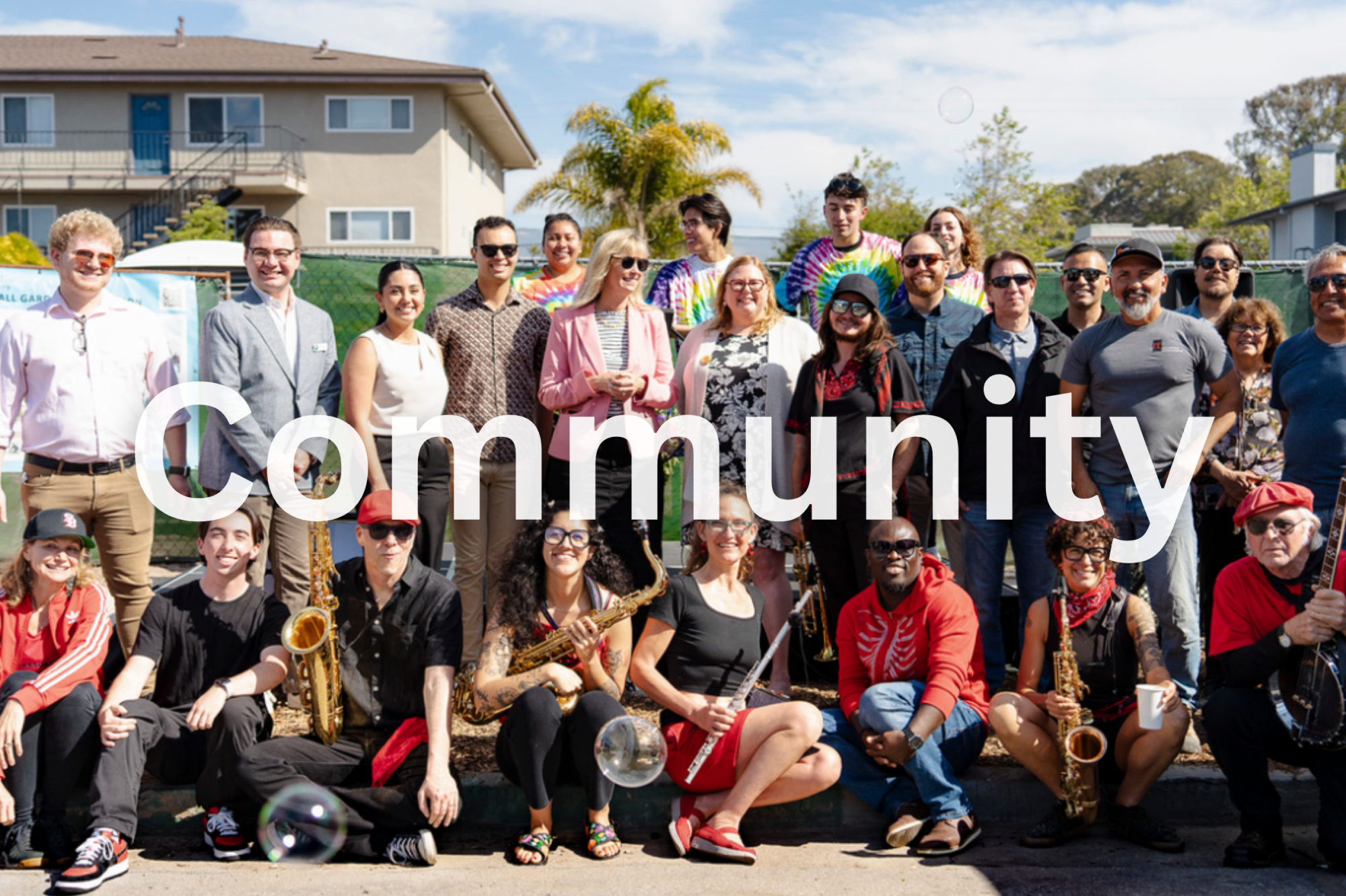 Community (2000 x 1331 px) (2560 x 1612 px)